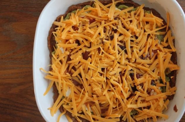easy summer recipes: layered taco dip -- yum!