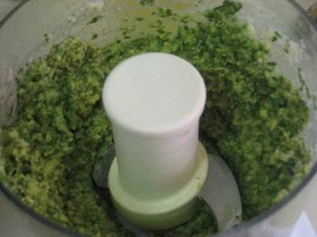 easy summer dinner recipe: basil pesto